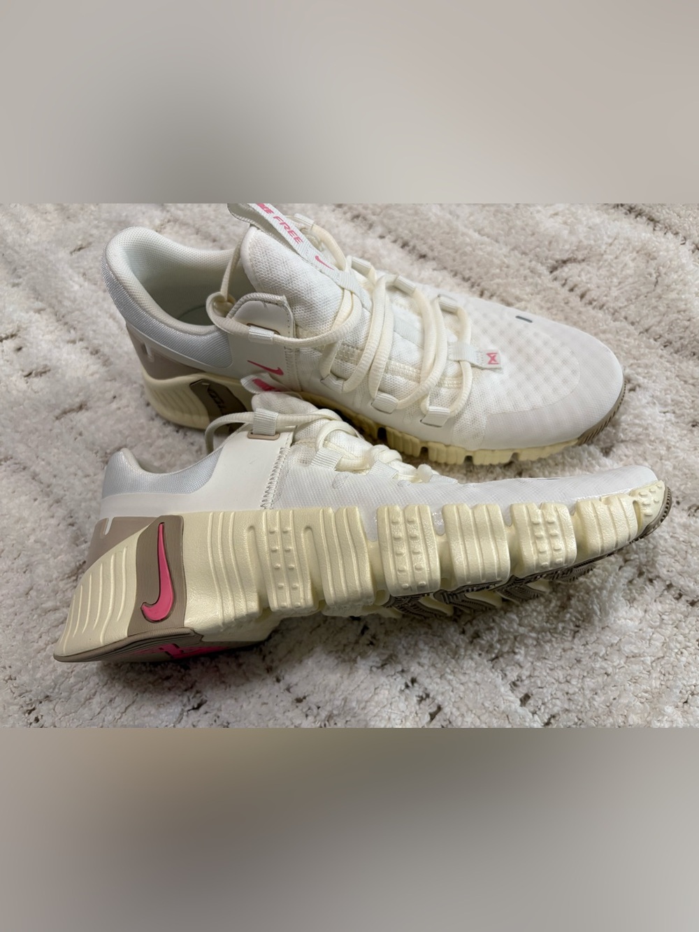 Nike Cream and Pink Athletic Sneakers - metcon 5